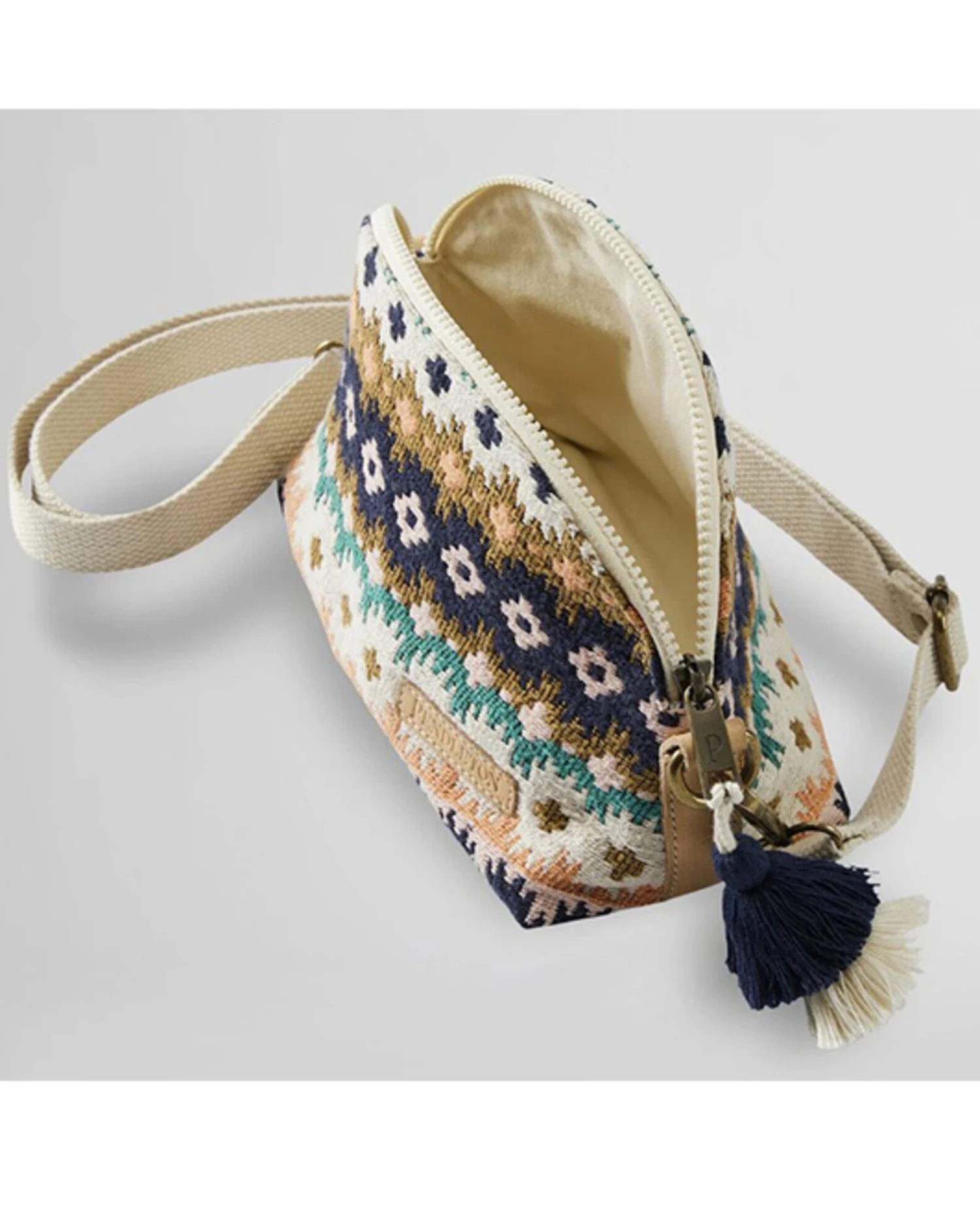Pendleton Echo Cliffs Stripe Dome Crossbody 3 Pendleton Echo Cliffs Stripe Dome Crossbody